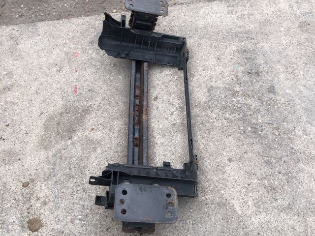 bontott MAZDA 2 Első Lökhárító Merevítő (Fém)