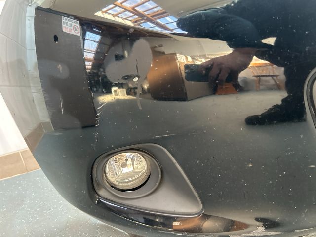 bontott MAZDA 2 Első Lökhárító (Részeivel)