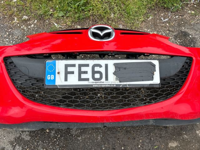 bontott MAZDA 2 Első Lökhárító (Részeivel)