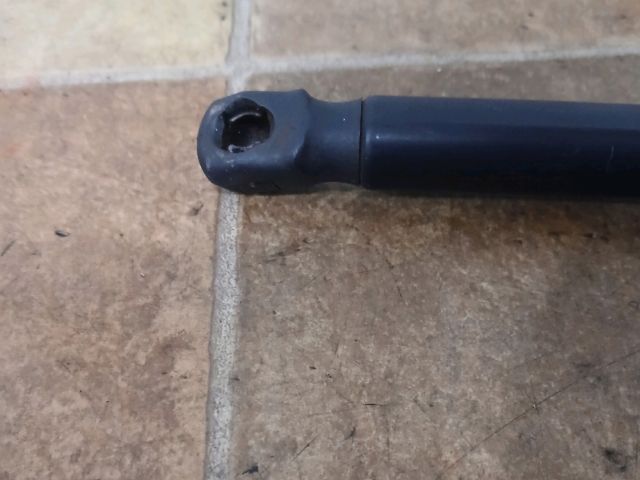 bontott MAZDA 2 Gázrugós Kitámasztó Teleszkóp Csomagtérajtó Bal