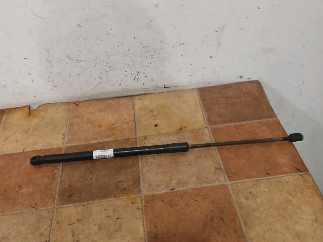 bontott MAZDA 2 Gázrugós Kitámasztó Teleszkóp Csomagtérajtó Bal