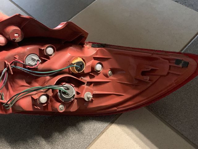 bontott MAZDA 2 Hátsó Lámpa Szett