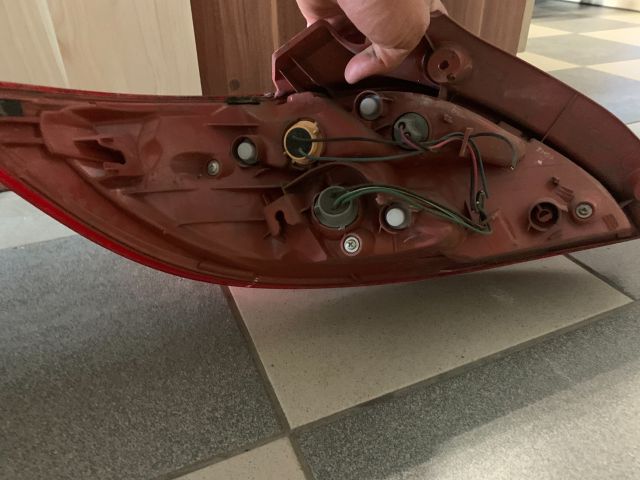 bontott MAZDA 2 Hátsó Lámpa Szett