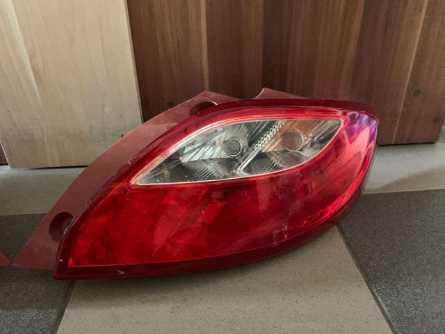 bontott MAZDA 2 Hátsó Lámpa Szett