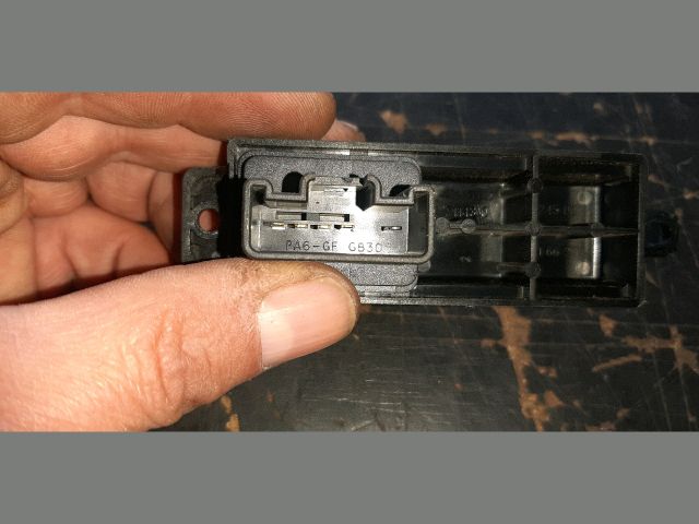 bontott MAZDA 2 Jobb első Ablakemelő Kapcsoló