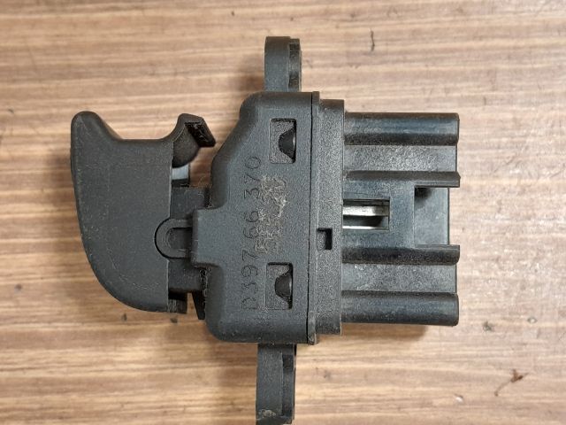 bontott MAZDA 2 Jobb első Ablakemelő Kapcsoló