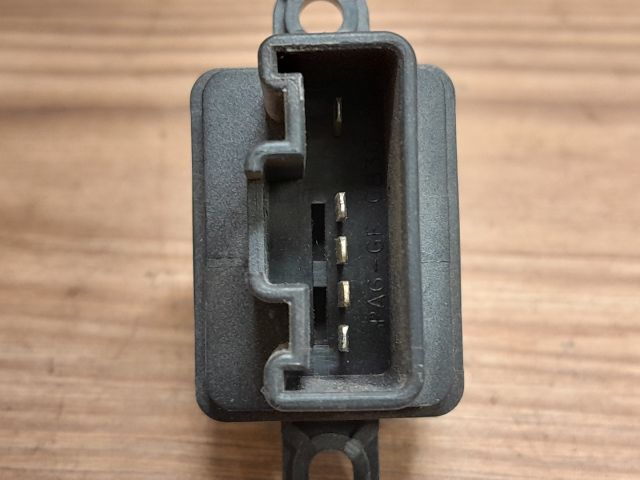 bontott MAZDA 2 Jobb első Ablakemelő Kapcsoló