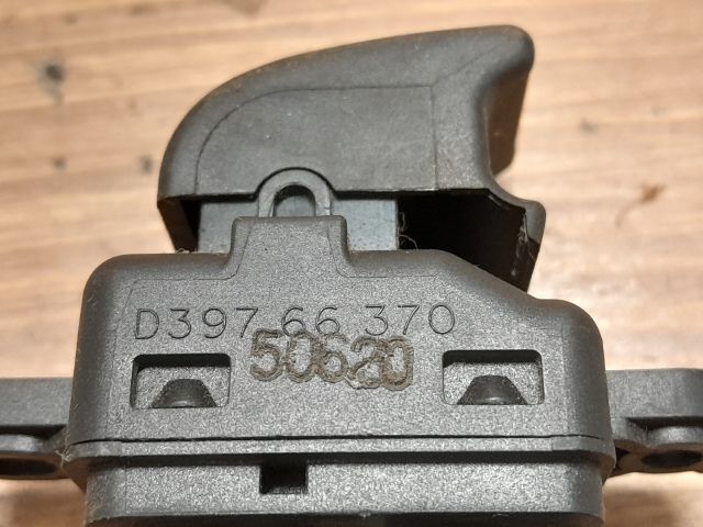 bontott MAZDA 2 Jobb első Ablakemelő Kapcsoló