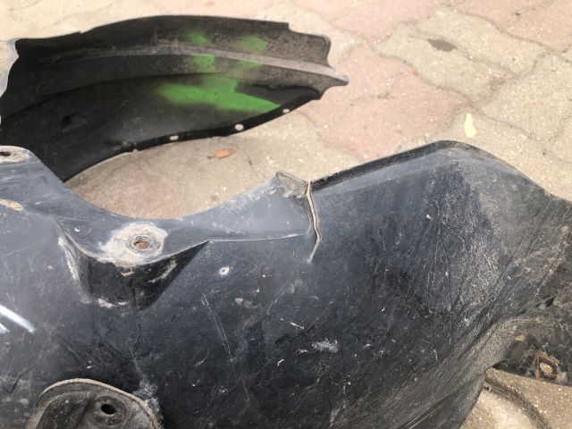 bontott MAZDA 2 Jobb első Dobbetét (Kerékjárati, Műanyag)