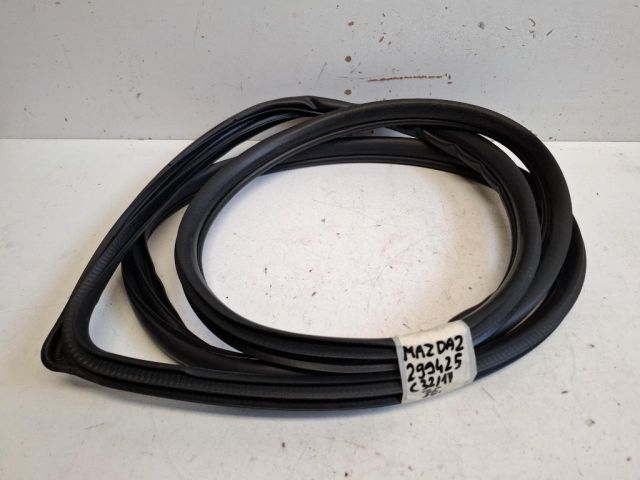 bontott MAZDA 2 Jobb első Gumikéder