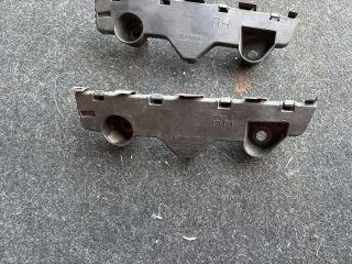 bontott MAZDA 2 Jobb első Oldal Lökhárító Tartó (Műanyag)