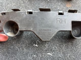 bontott MAZDA 2 Jobb első Oldal Lökhárító Tartó (Műanyag)