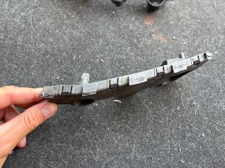 bontott MAZDA 2 Jobb első Oldal Lökhárító Tartó (Műanyag)