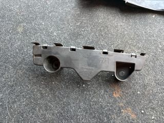 bontott MAZDA 2 Jobb első Oldal Lökhárító Tartó (Műanyag)