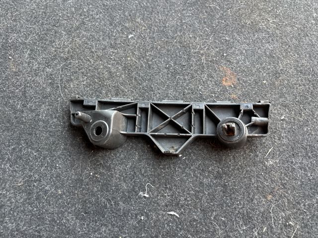 bontott MAZDA 2 Jobb első Oldal Lökhárító Tartó (Műanyag)