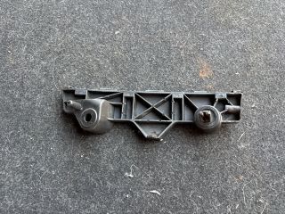 bontott MAZDA 2 Jobb első Oldal Lökhárító Tartó (Műanyag)