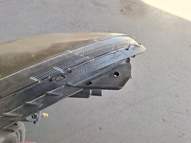 bontott MAZDA 2 Jobb Fényszóró