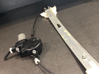 bontott MAZDA 2 Jobb hátsó Ablakemelő Szerkezet (Elektromos)