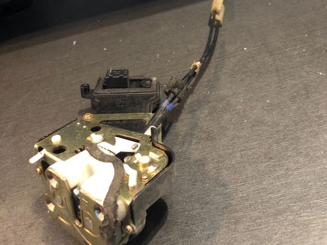 bontott MAZDA 2 Jobb hátsó Ajtózár