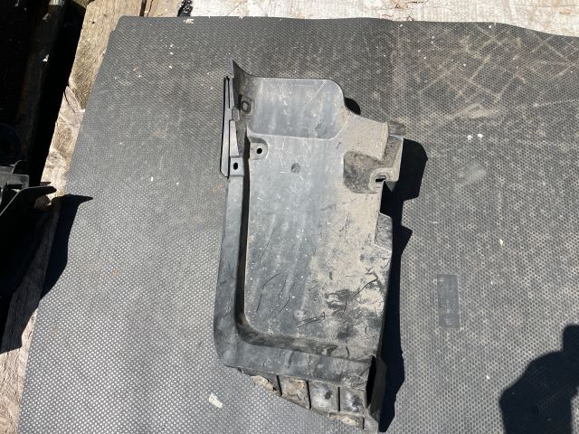 bontott MAZDA 2 Jobb hátsó Hátsó Dobbetét (Kerékjárati, Műanyag)