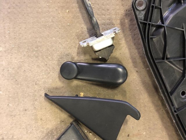 bontott MAZDA 2 Jobb hátsó Külső Kilincs