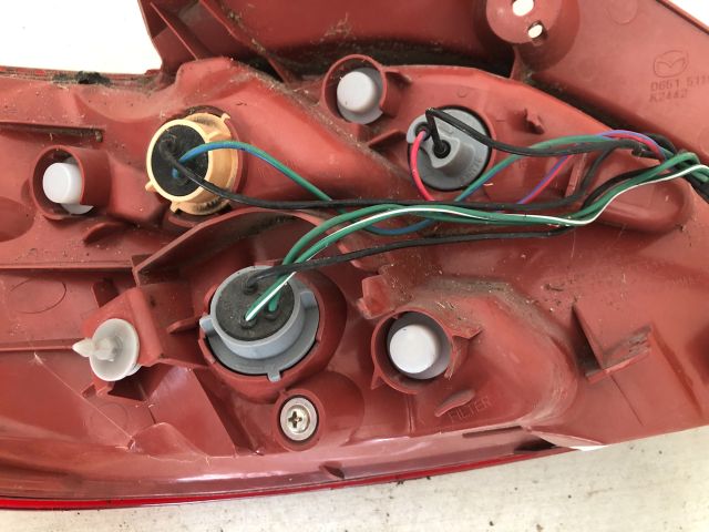 bontott MAZDA 2 Jobb Hátsó Lámpa