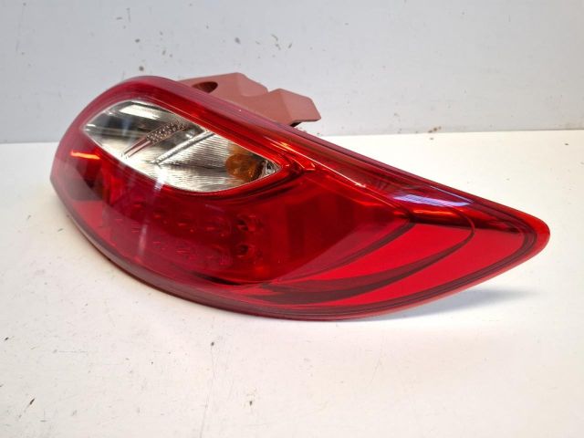 bontott MAZDA 2 Jobb Hátsó Lámpa