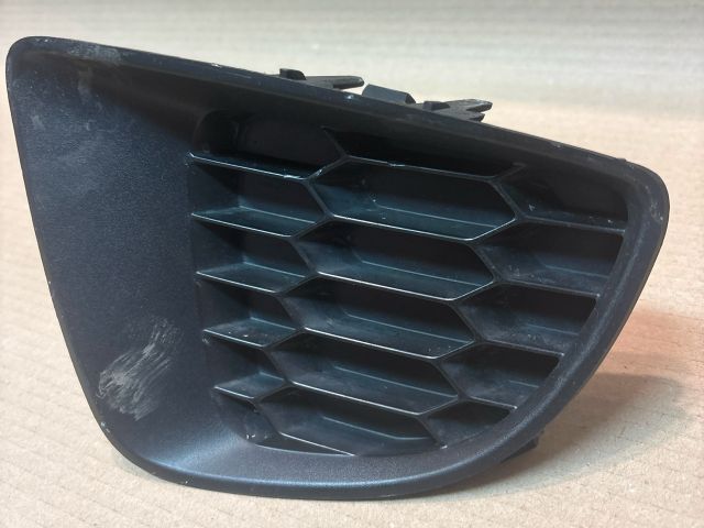 bontott MAZDA 2 Jobb Ködlámpa Rács