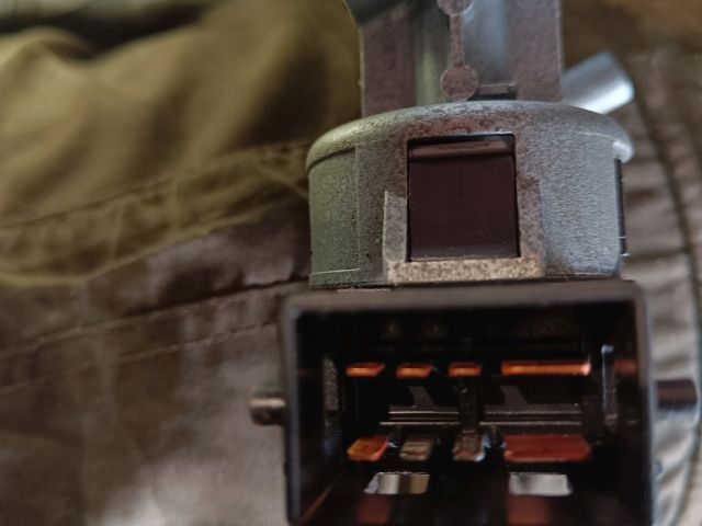 bontott MAZDA 3 Gyújtáskapcsoló