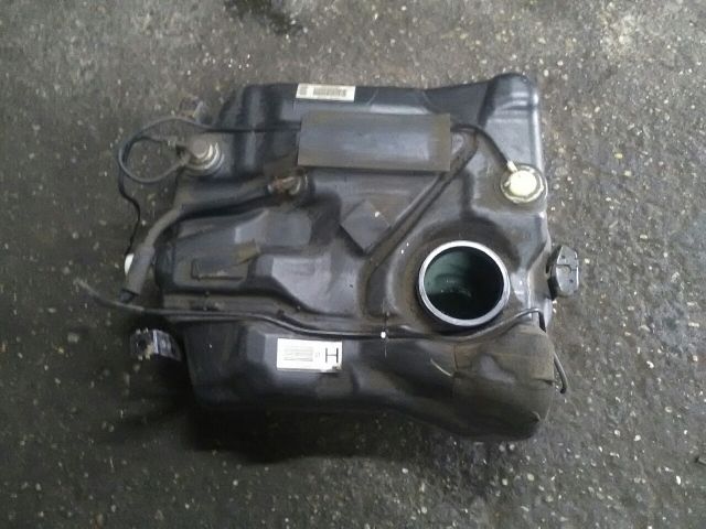 bontott MAZDA 3 Tank