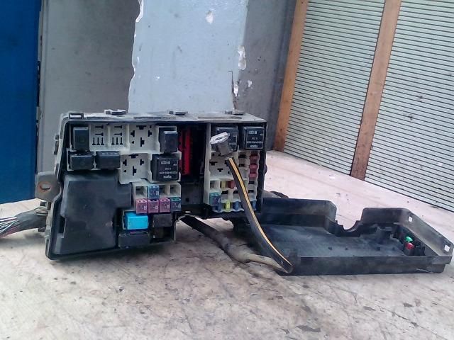 bontott MAZDA 3 Biztosítéktábla Motortér