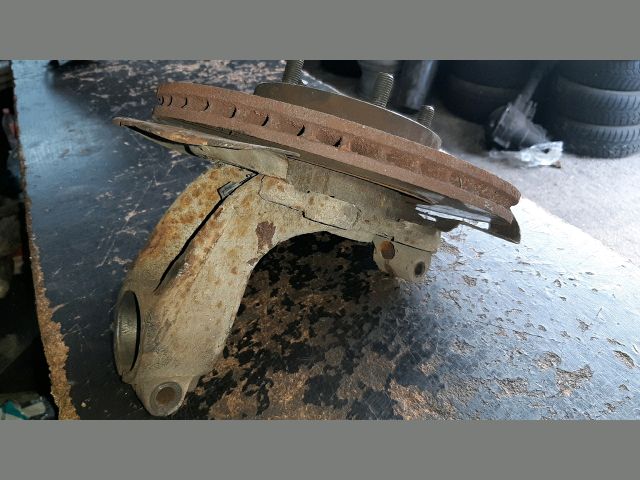 bontott MAZDA 3 Bal első Csonkállvány Kerékaggyal