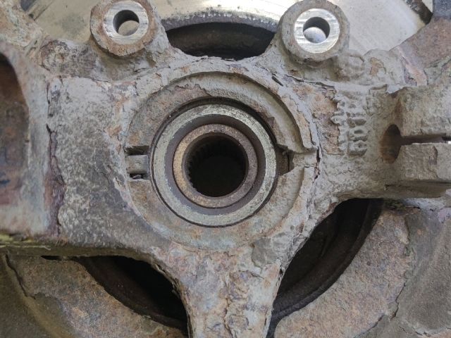 bontott MAZDA 3 Bal első Kerékagy