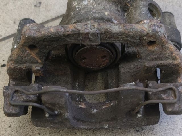 bontott MAZDA 3 Bal hátsó Féknyereg Munkahengerrel