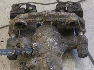 bontott MAZDA 3 Bal hátsó Féknyereg Munkahengerrel