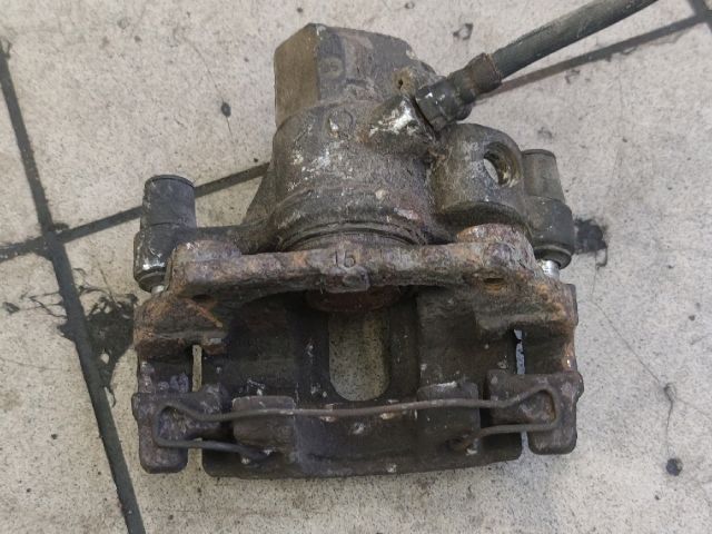 bontott MAZDA 3 Bal hátsó Féknyereg Munkahengerrel