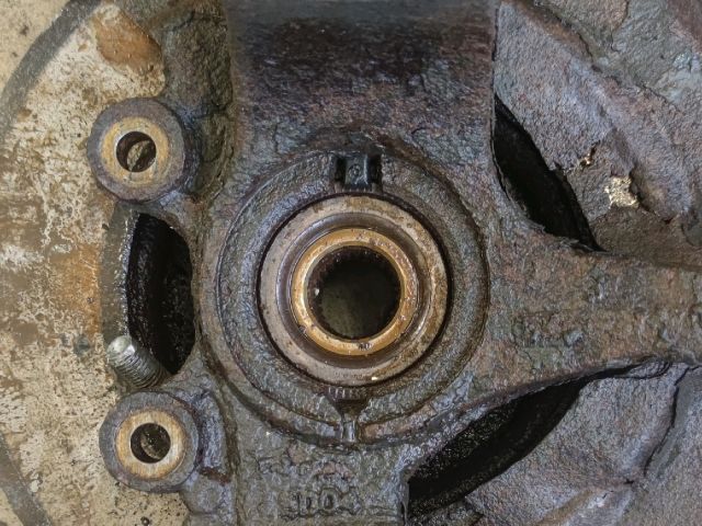 bontott MAZDA 3 Jobb első Kerékagy