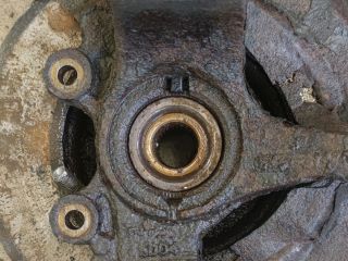 bontott MAZDA 3 Jobb első Kerékagy