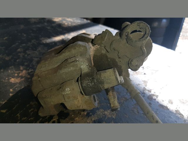 bontott MAZDA 3 Jobb hátsó Féknyereg Munkahengerrel