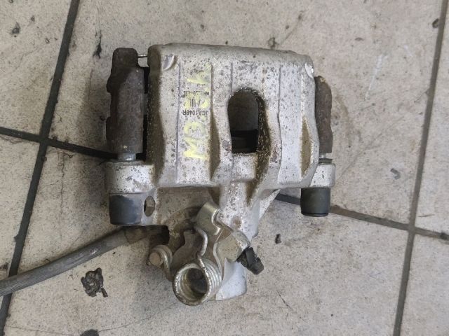 bontott MAZDA 3 Jobb hátsó Féknyereg Munkahengerrel