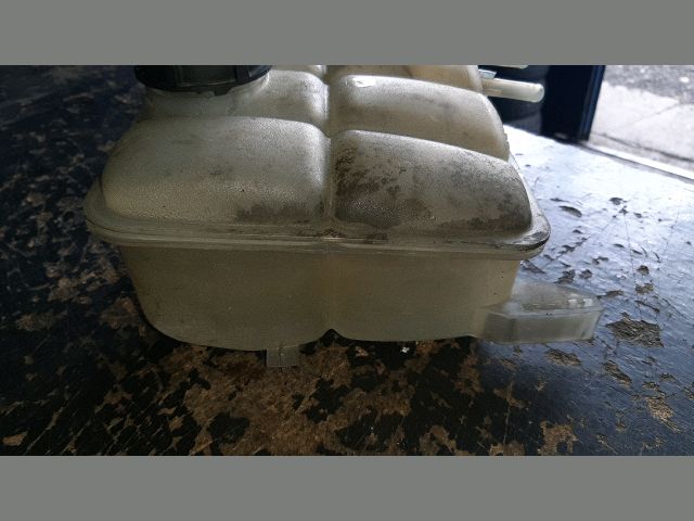 bontott MAZDA 3 Kiegyenlítő Tartály