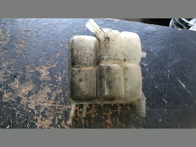 bontott MAZDA 3 Kiegyenlítő Tartály