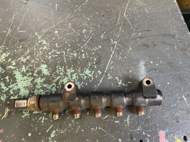 bontott MAZDA 3 Közösnyomócső