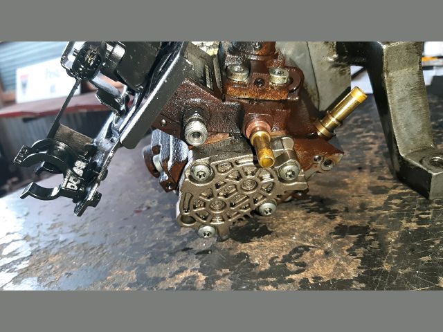 bontott MAZDA 3 Nagynyomású Szivattyú