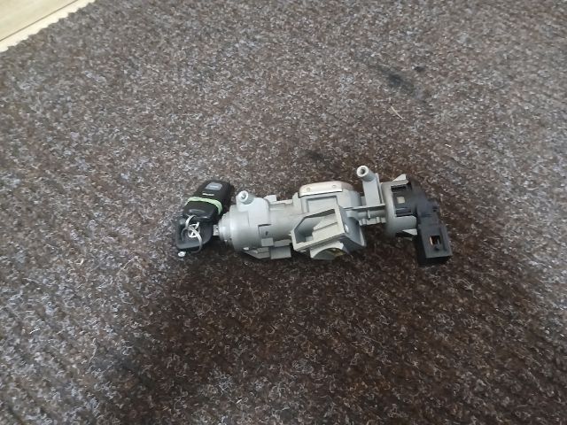 bontott MAZDA 3 Gyújtáskapcsoló Házzal