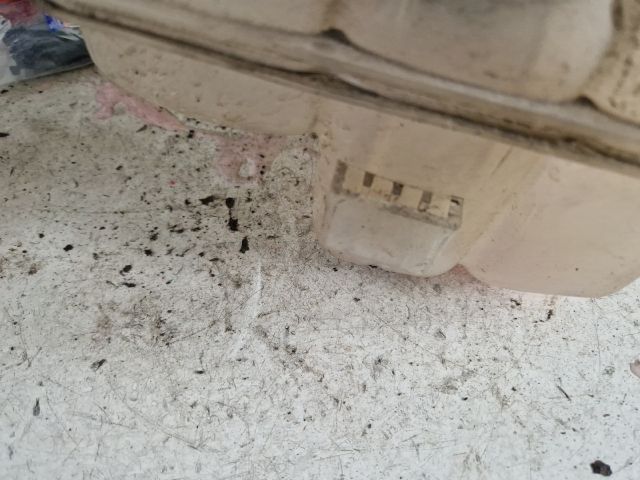 bontott MAZDA 3 Kiegyenlítő Tartály