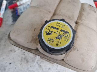 bontott MAZDA 3 Kiegyenlítő Tartály