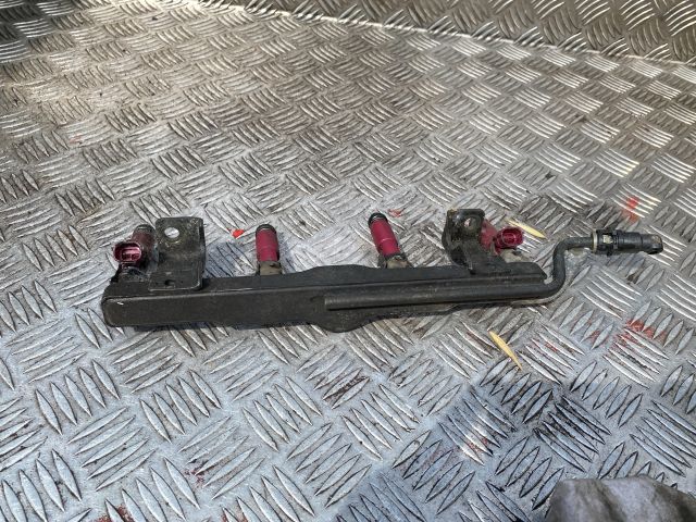 bontott MAZDA 3 Porlasztó Sor / Híd