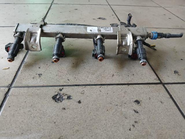 bontott MAZDA 3 Porlasztó Sor / Híd