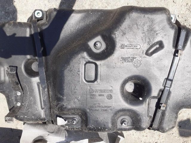bontott MAZDA 3 Tank